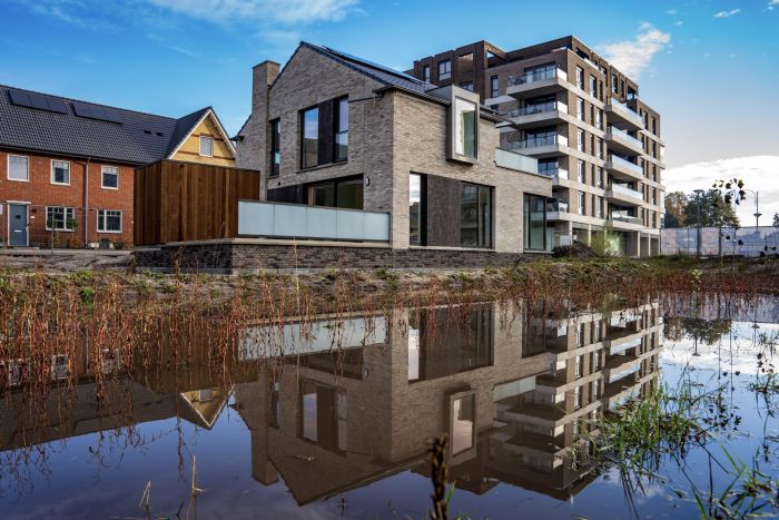 Nieuwbouwproject Wilhelminahaven Oosterhout met moderne woningen en appartementen aan het water, duurzame architectuur en eigentijdse gevels in een groene woonomgeving.