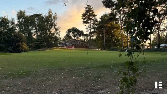 Vooraanzicht nieuwbouw driving range Golfbaan de Herkenbosche